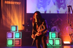 076